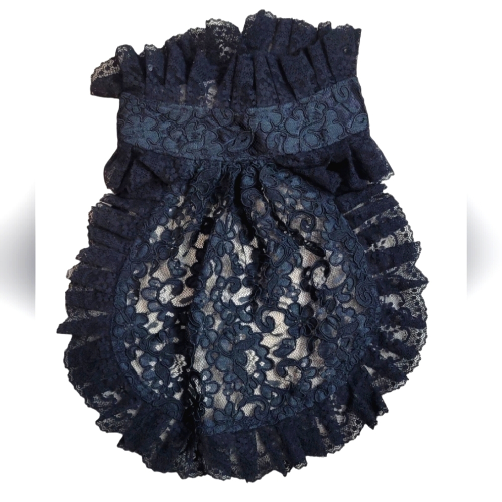 Lace collar